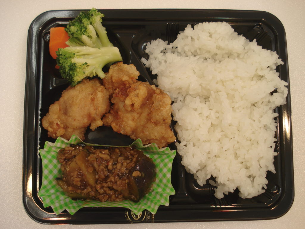 麻婆茄子と鶏唐揚げ弁当４００円