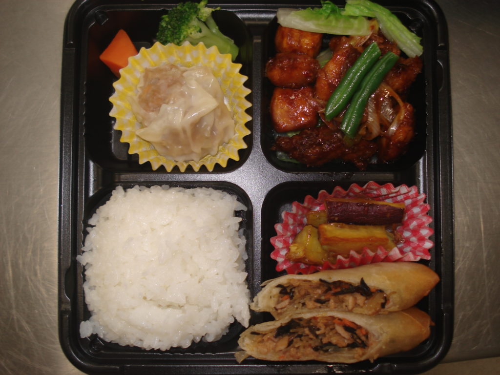 詰合弁当　鶏肉と里芋の甘辛みそ炒め　　700円