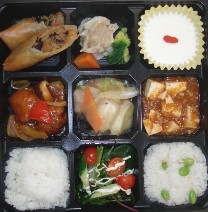おもてなし弁当 酢豚、八宝菜、麻婆豆腐 1500円
