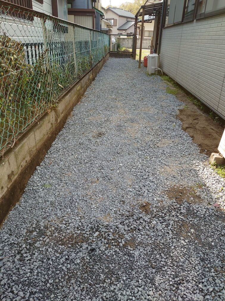 南側砂利道が整備完成